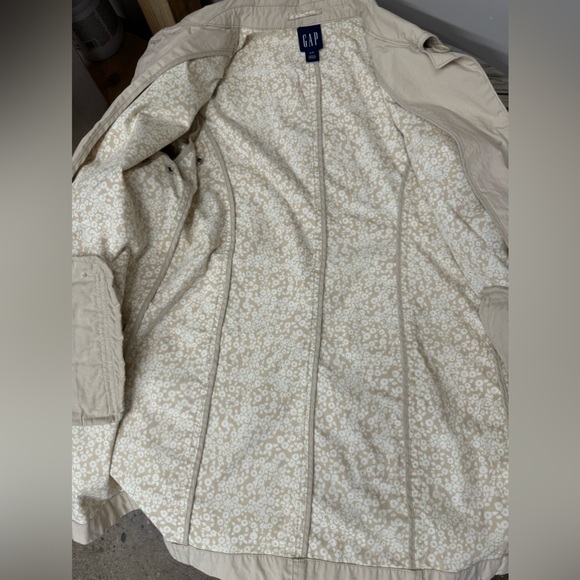 Vintage Y2K Gap Beige Trench Coat Size: Small - Picture 3 of 6